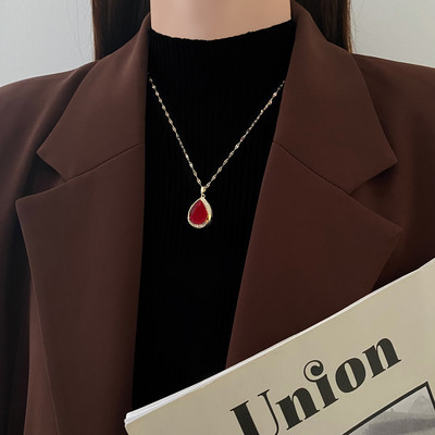 Νέο μοντέλο γυναικείο κολιέ με λεπτή αλυσίδα και πέτρα σε κόκκινο χρώμα