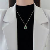 Μοντέρνο  γυναικείο κολιέ με διακοσμητική πέτρα