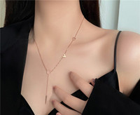 Γυναικείο ντελικάτο κολιέ με μενταγιόν και γράμμα σε χρυσό χρώμα