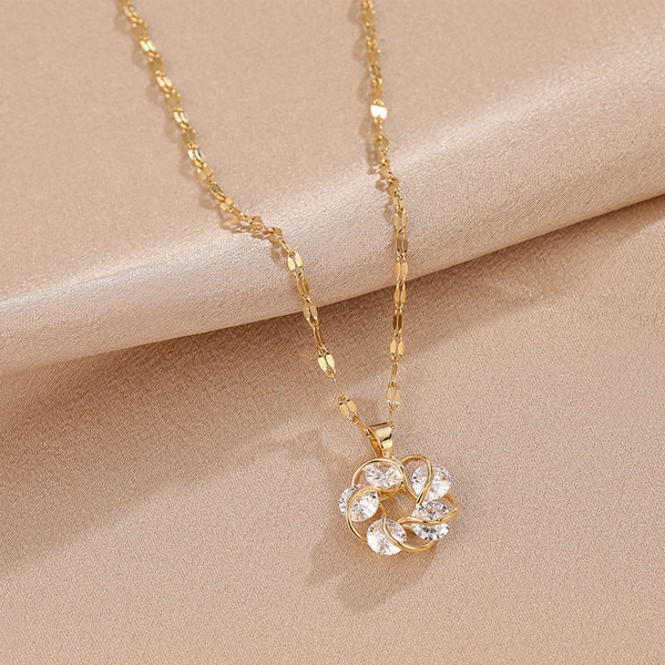 Ženski lančić s privjeskom s kamenčićima