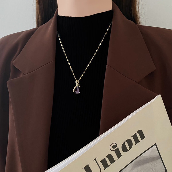 Γυναικείο κομψό κολιέ με πολύχρωμο μενταγιόν