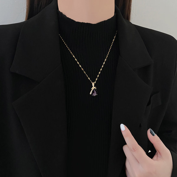 Γυναικείο κομψό κολιέ με πολύχρωμο μενταγιόν