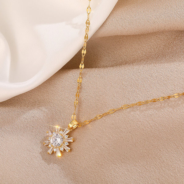 Γυναικείο κομψό κολιέ με μενταγιόν σε χρυσό χρώμα