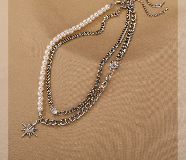 Μοντέρνο διπλό κολιέ με πέρλες και μενταγιόν για τον ήλιο