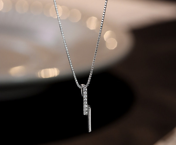 Νέο μοντέλο κολιέ με κρεμαστό και διακοσμητικές πέτρες για γυναίκες