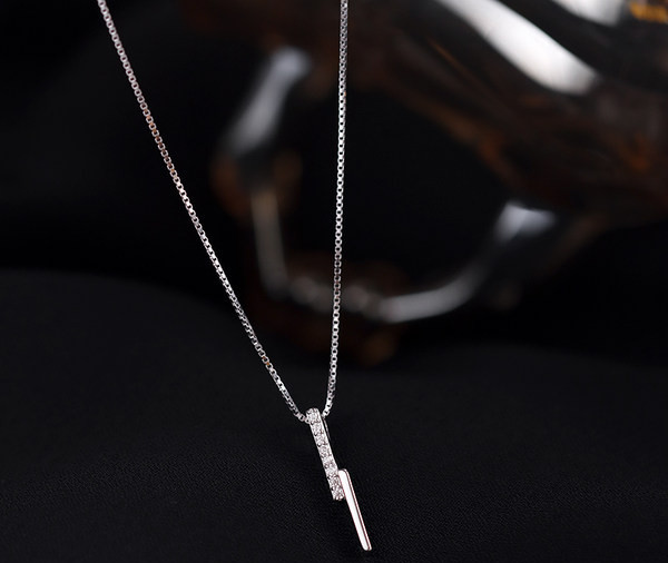 Νέο μοντέλο κολιέ με κρεμαστό και διακοσμητικές πέτρες για γυναίκες