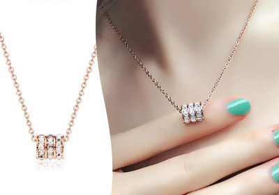 Γυναικείο κολιέ με διακοσμητικές πέτρες