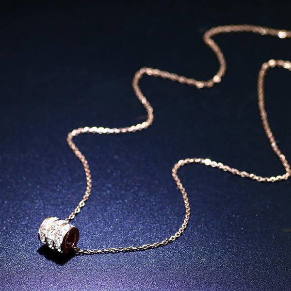 Γυναικείο κολιέ με διακοσμητικές πέτρες