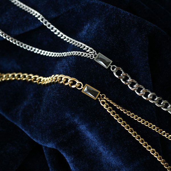 Ženska ležerna ogrlica sa ukrasnim kamenčićem