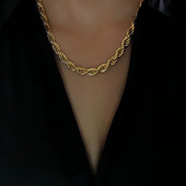 Стилно дамско колие в два цвята