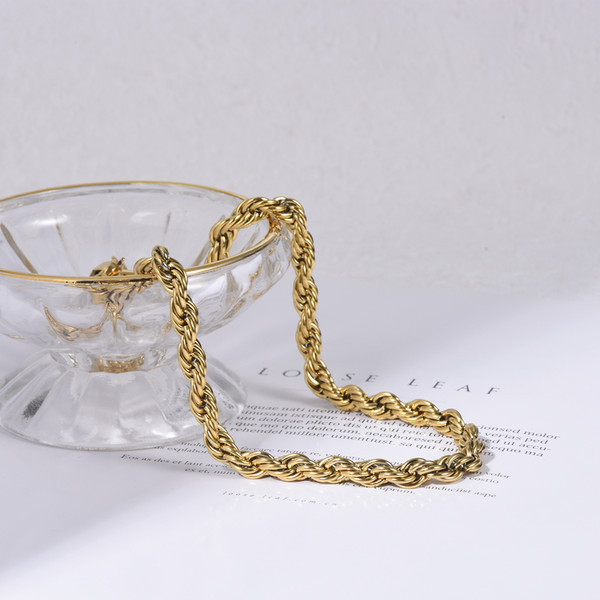 Стилно дамско колие  в два цвята