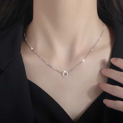 Γυναικείο κολιέ με πέτρες και στρογγυλή διακόσμηση