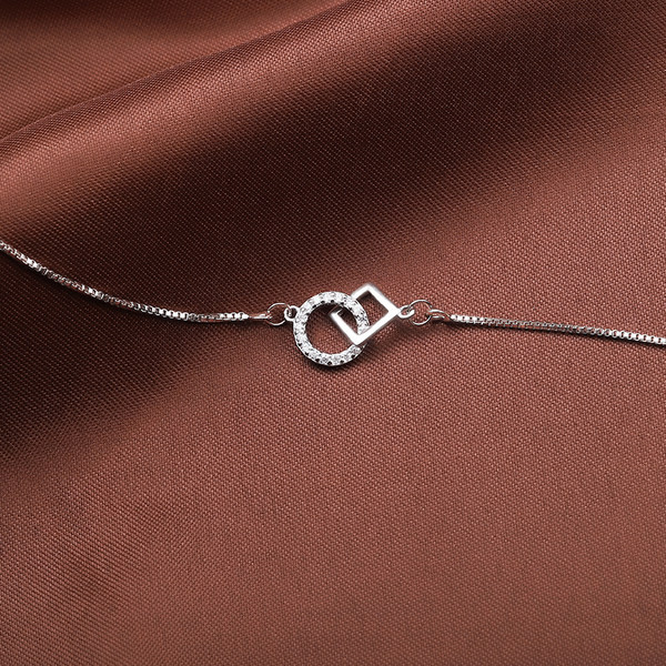 Γυναικείο κολιέ με πέτρες και στρογγυλή διακόσμηση