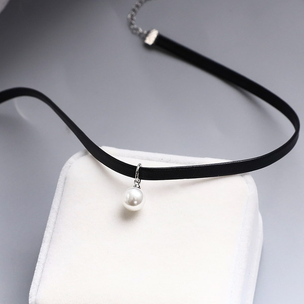 Γυναικείο τσόκερ με διακοσμητική πέρλα