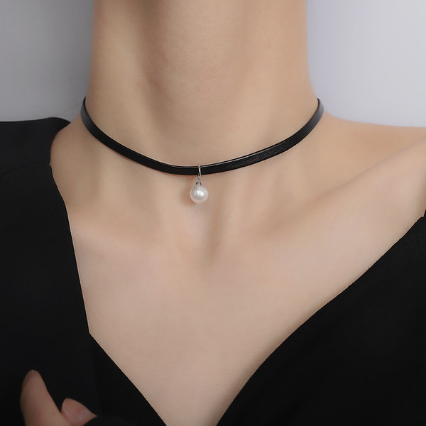 Γυναικείο τσόκερ με διακοσμητική πέρλα