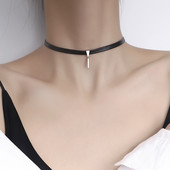 Ženska ogrlica sa zlatnim privjeskom