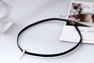 Ženska ogrlica sa zlatnim privjeskom