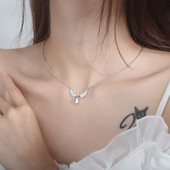 Μοντέρνο γυναικείο κολιέ με μενταγιόν με φτερά αγγέλου