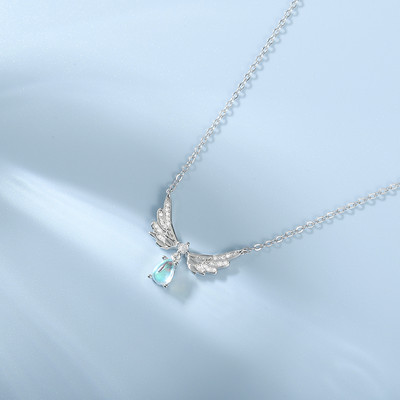 Μοντέρνο γυναικείο κολιέ με μενταγιόν με φτερά αγγέλου