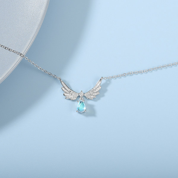 Μοντέρνο γυναικείο κολιέ με μενταγιόν με φτερά αγγέλου