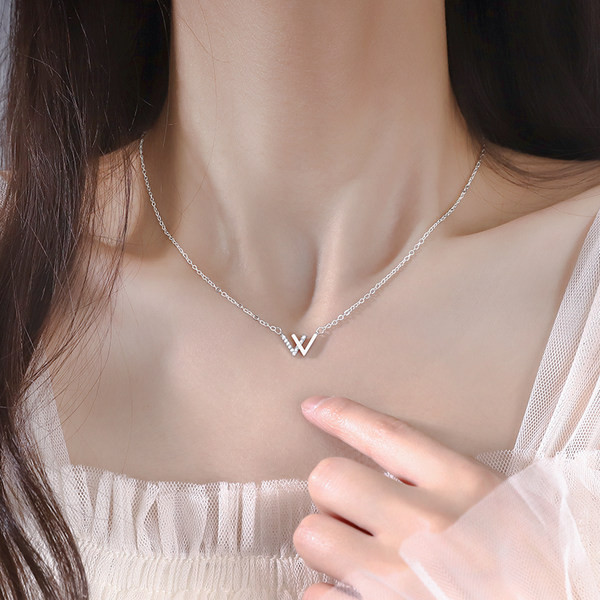 Γυναικείοκολιέ  σε ασημί χρώμα με λεπτή αλυσίδα