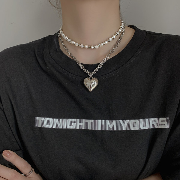 Дамска актуална верижка с висулка сърце и перли