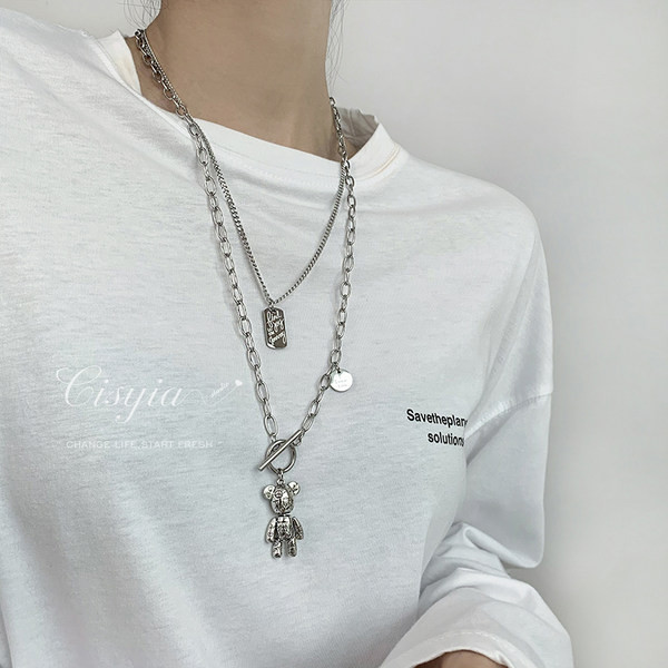 Γυναικείο κολιέ δύο σειρών με μενταγιόν σε ασημί χρώμα