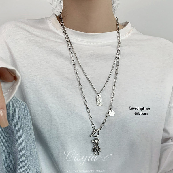 Γυναικείο κολιέ δύο σειρών με μενταγιόν σε ασημί χρώμα