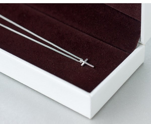 Γυναικείο casual κολιέ με σταυρό μενταγιόν