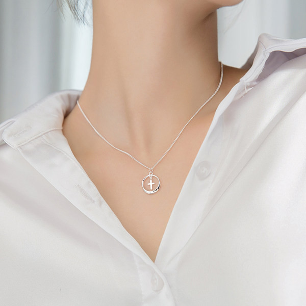 Μοντέρνο γυναικείο κολιέ λεπτό μοντέλο με μενταγιόν