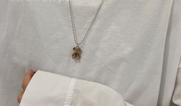 Ženska moderna dugačka ogrlica sa privjeskom medvjedić