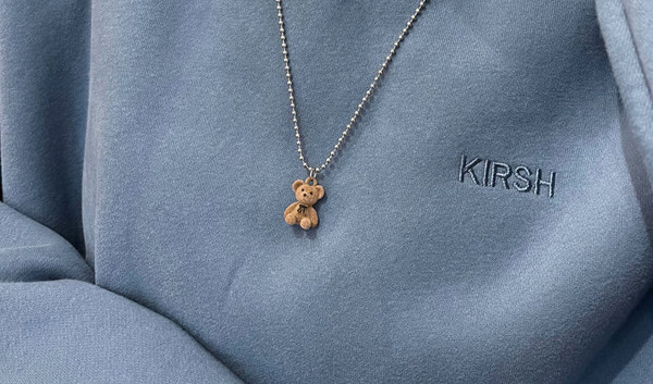 Ženska moderna dugačka ogrlica sa privjeskom medvjedić