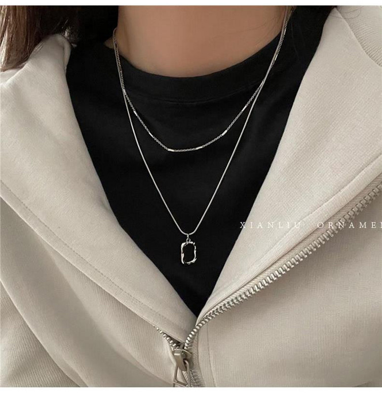 Moderna ženska ogrlica sa tankim lančićem