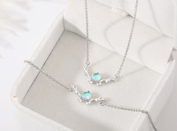 Γυναικείο κολιέ με μπλε πέτρα