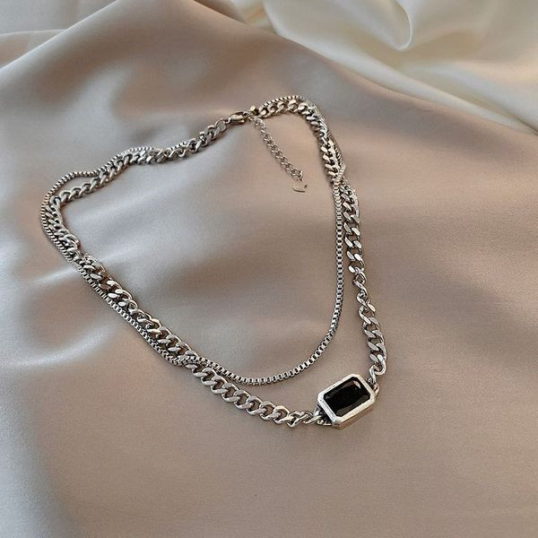 Ženska ogrlica za svakodnevnu upotrebu - srebrne boje