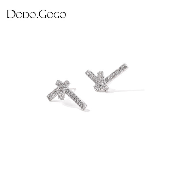 Novi model ženskih srebrnih naušnica sa kamenčićima