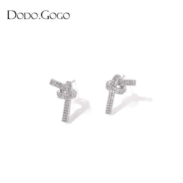 Novi model ženskih srebrnih naušnica sa kamenčićima