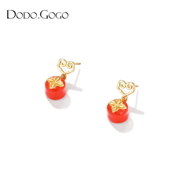 Μοντέρνα σκουλαρίκια με χρωματιστό μενταγιόν