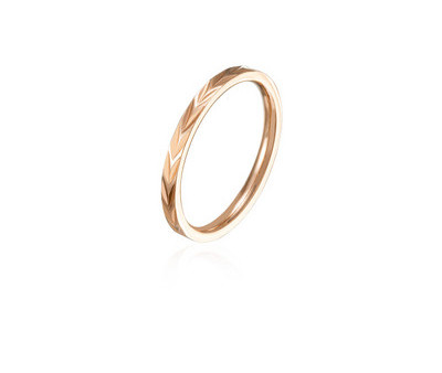 Дамски изчистен пръстен в златист цвят от стомана
