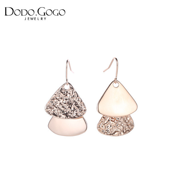 Novi model ženskih naušnica sa privjescima