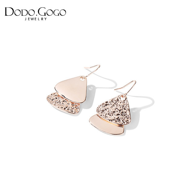 Novi model ženskih naušnica sa privjescima