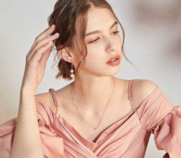 Дамски модерни обеци с перли златист цвят