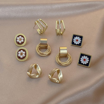 Γυναικεία σκουλαρίκια σε σετ πολλά μοντέλα