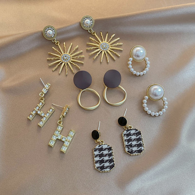 Γυναικεία σκουλαρίκια σε σετ πολλά μοντέλα