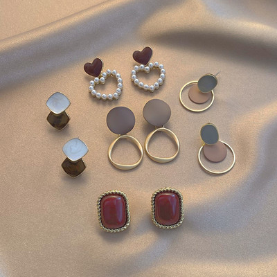 Γυναικεία σκουλαρίκια σε σετ πολλά μοντέλα