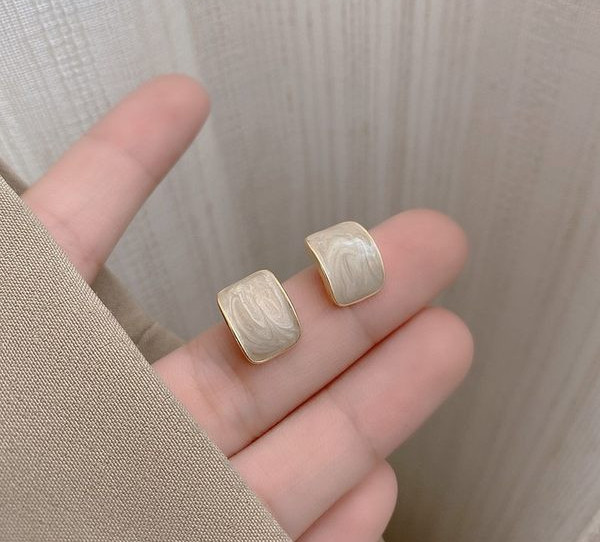 Νέο μοντέλο γυναικεία σκουλαρίκια κατάλληλα για καθημερινή χρήση