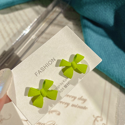 Χρωματιστά γυναικεία σκουλαρίκια σε σχήμα κορδέλας