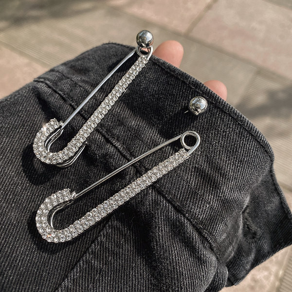 Дамски обеци игли с декоративни камъни