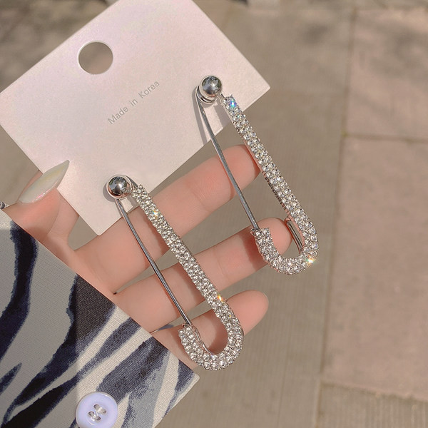 Дамски обеци игли с декоративни камъни