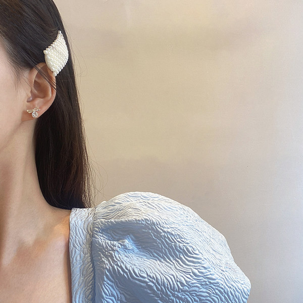 Elegantne ženske naušnice s ukrasnim kamenčićima kratki model